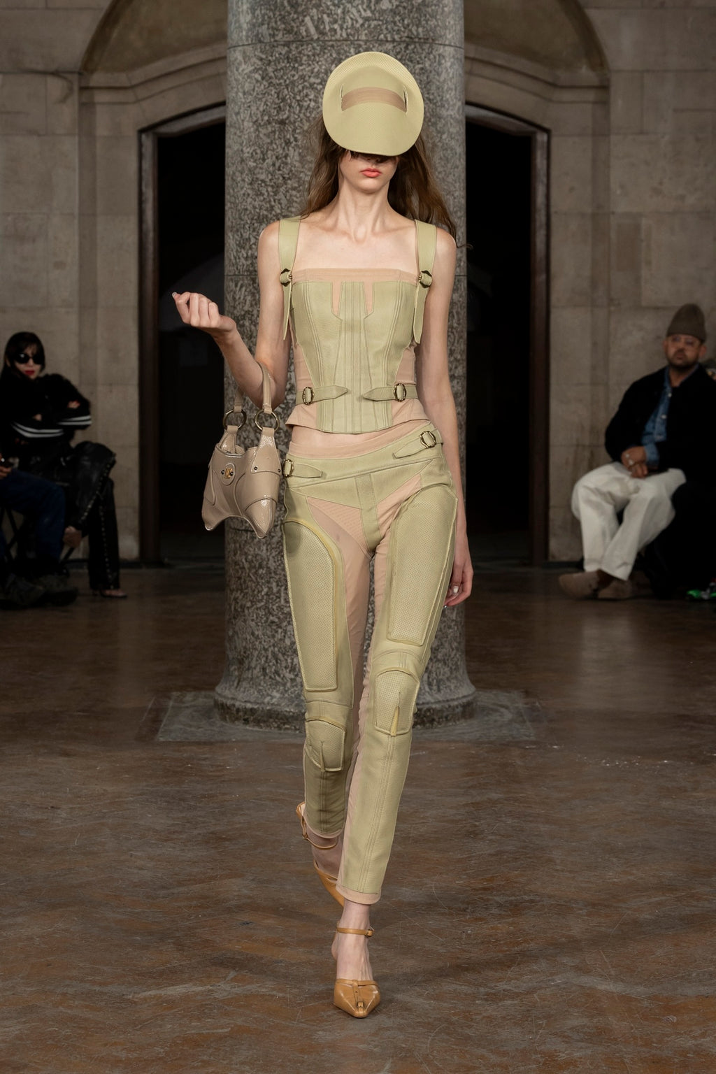 Razr Bag Taupe