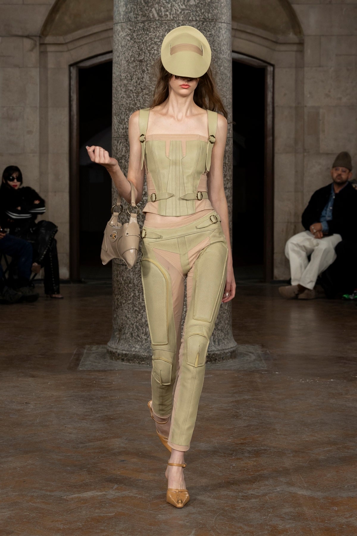 Razr Bag Taupe